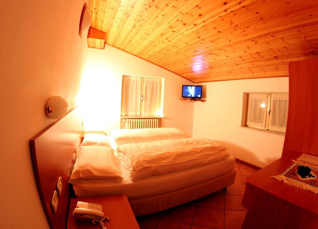 Hotel Milano Piazzatorre Exterior photo